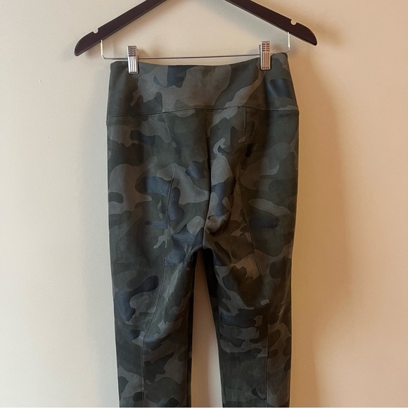 White House Black Market WHBM Runway Leggings Camo Print Size 4 Skinny High Rise - Picture 7 of 10